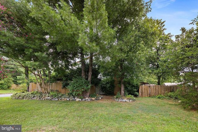 511 AVONDALE DR, Sterling, VA 20164