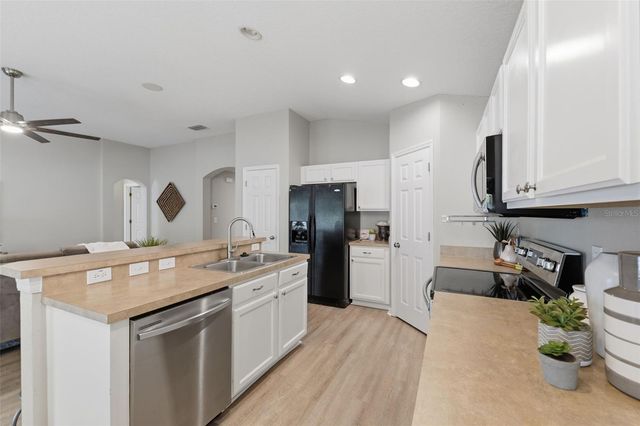 6039 DESERT PEACE AVENUE, Land O Lakes, FL 34639