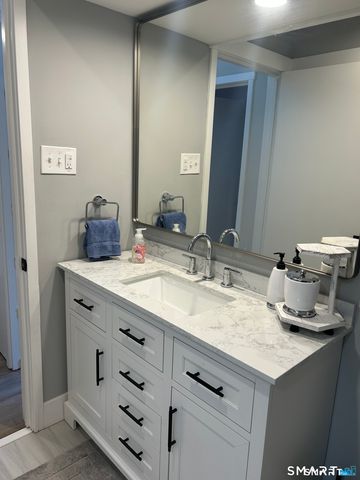 29 Heritage Village D, Southbury, CT 06488