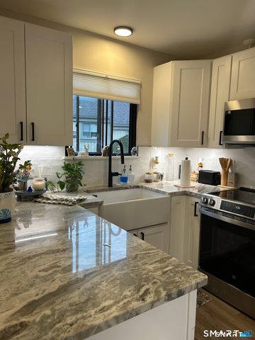 29 Heritage Village D, Southbury, CT 06488