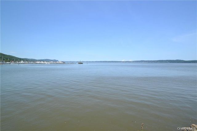 318 Harbor Cove 318, Piermont, NY 10968