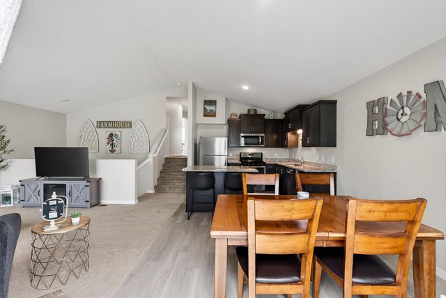 8521 Gateway Circle, Monticello, MN 55362