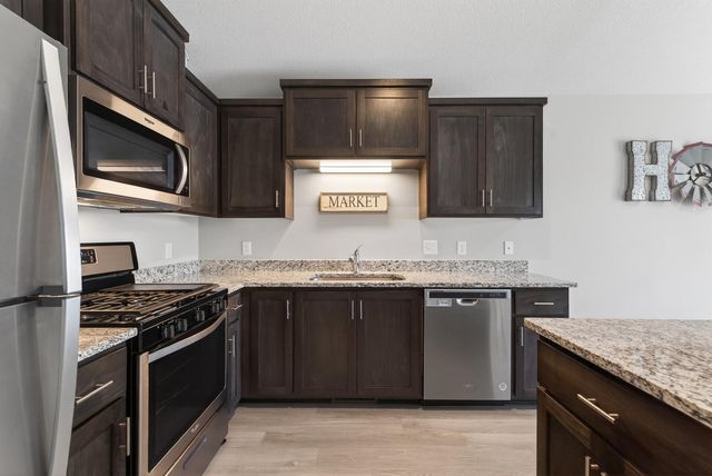8521 Gateway Circle, Monticello, MN 55362