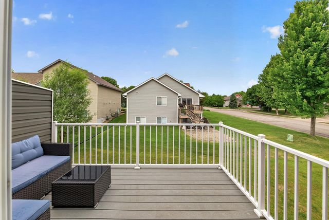 8521 Gateway Circle, Monticello, MN 55362