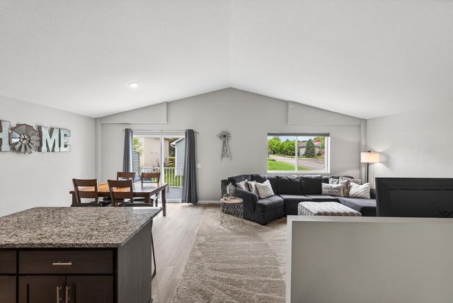 8521 Gateway Circle, Monticello, MN 55362