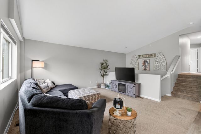 8521 Gateway Circle, Monticello, MN 55362