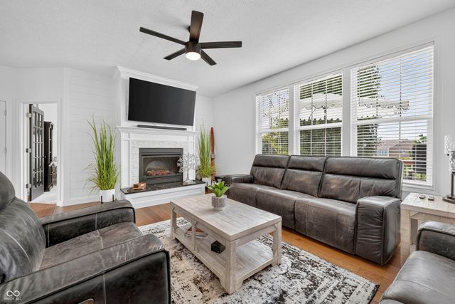 13082 Knights Way, Fishers, IN 46037