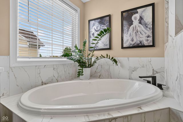 13082 Knights Way, Fishers, IN 46037