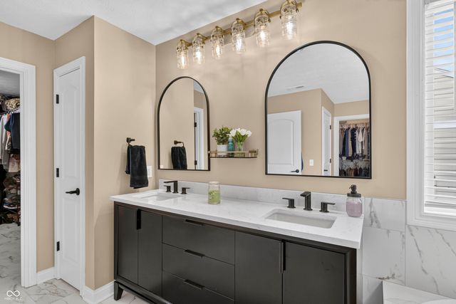 13082 Knights Way, Fishers, IN 46037