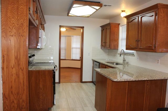 10601 Songbird Lane, Midwest City, OK 73130