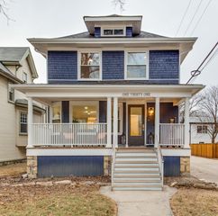 131 N Taylor Avenue, Oak Park, IL 60302