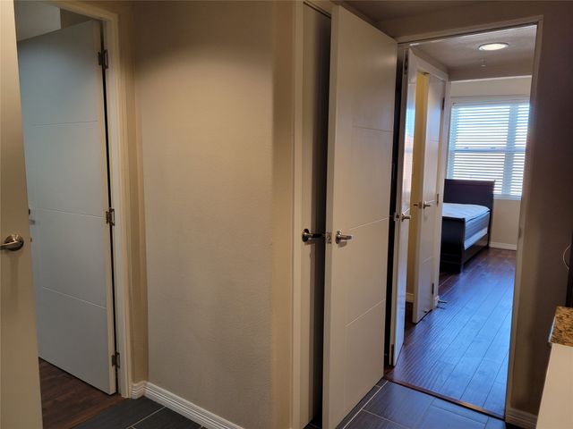 1100 Trinity Mills 2005, Carrollton, TX 75006