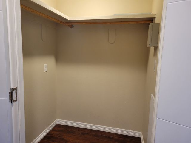 1100 Trinity Mills 2005, Carrollton, TX 75006