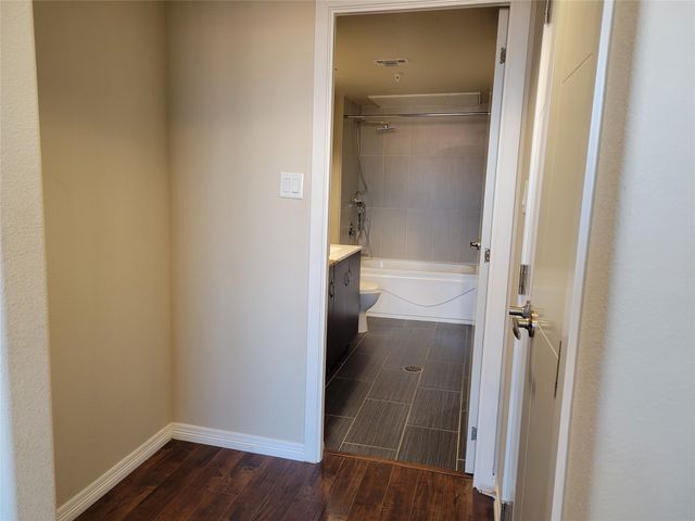 1100 Trinity Mills 2005, Carrollton, TX 75006