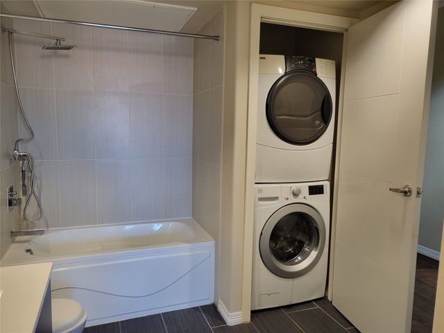 1100 Trinity Mills 2005, Carrollton, TX 75006