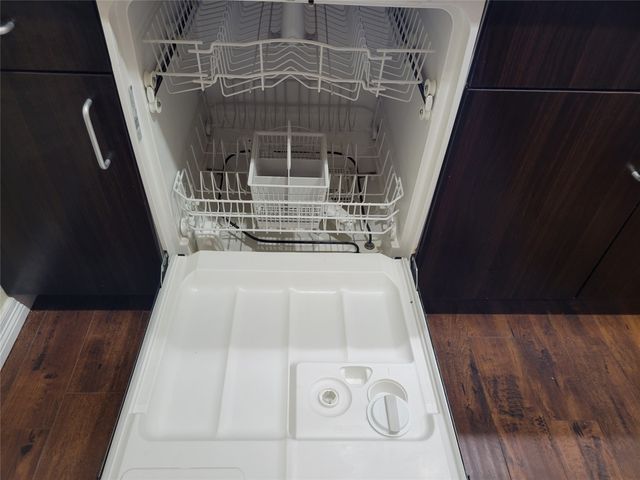 1100 Trinity Mills 2005, Carrollton, TX 75006