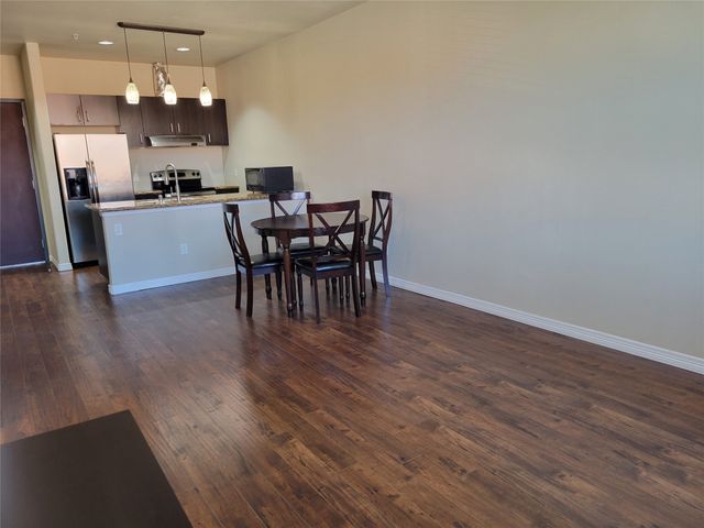 1100 Trinity Mills 2005, Carrollton, TX 75006