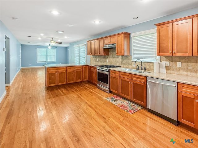 1195 W Coll Street, New Braunfels, TX 78130