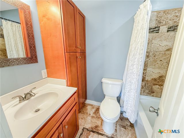 1195 W Coll Street, New Braunfels, TX 78130
