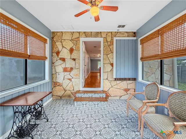 1195 W Coll Street, New Braunfels, TX 78130