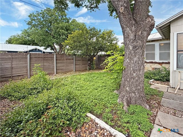 1195 W Coll Street, New Braunfels, TX 78130