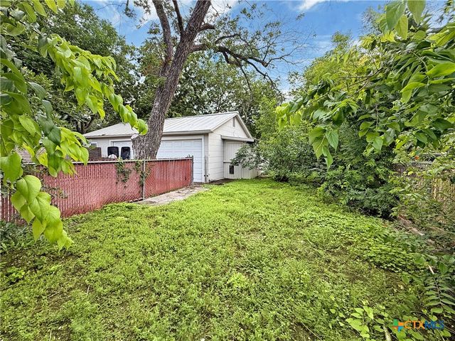 1195 W Coll Street, New Braunfels, TX 78130