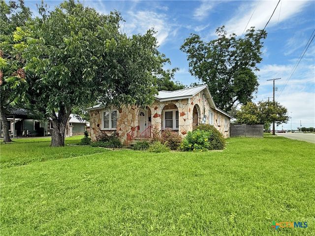 1195 W Coll Street, New Braunfels, TX 78130