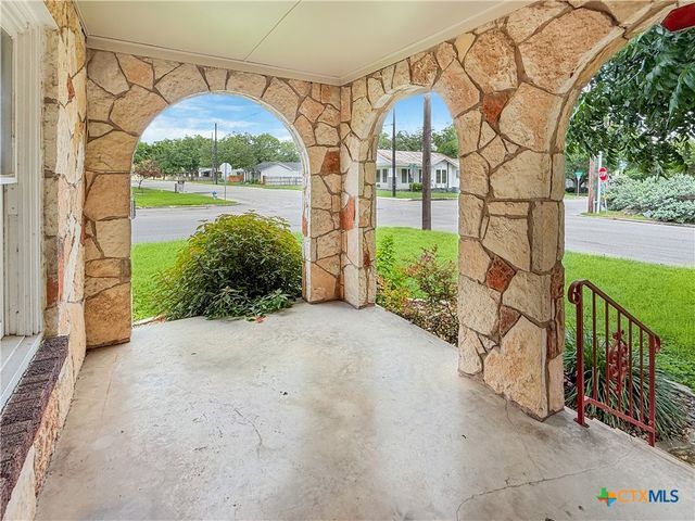 1195 W Coll Street, New Braunfels, TX 78130