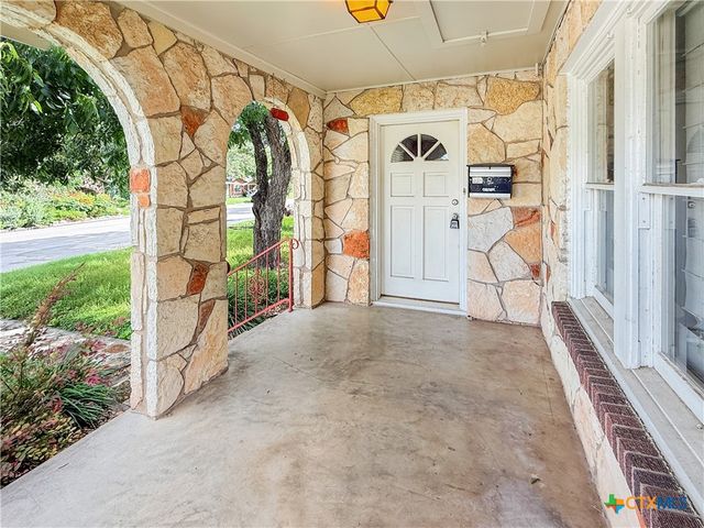 1195 W Coll Street, New Braunfels, TX 78130