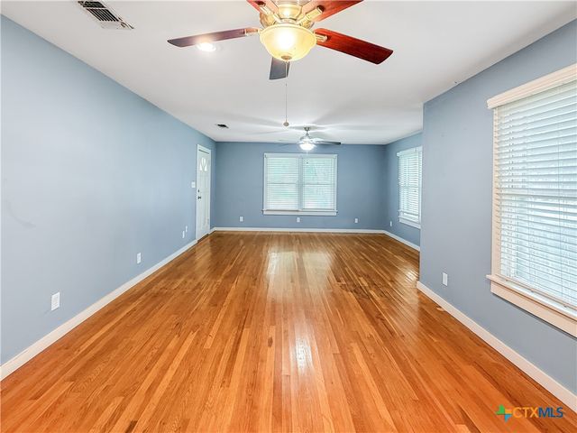 1195 W Coll Street, New Braunfels, TX 78130