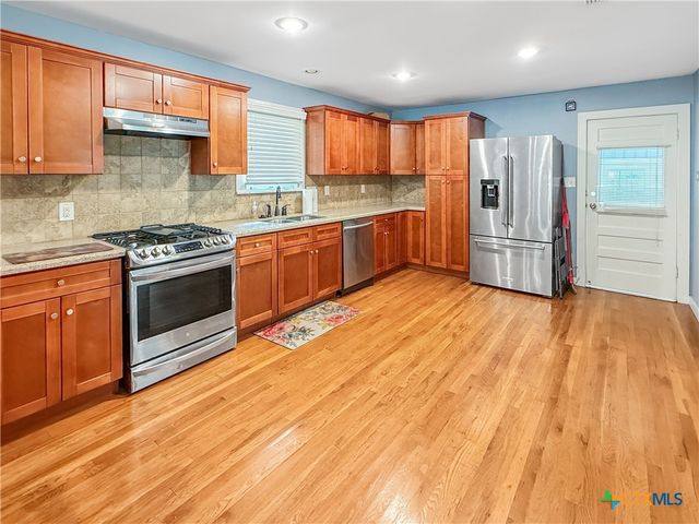 1195 W Coll Street, New Braunfels, TX 78130