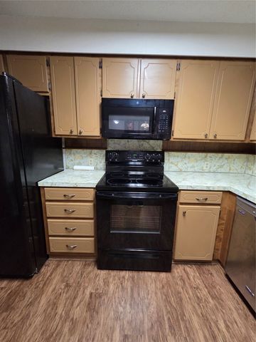 1217 S GUM Avenue, Broken Arrow, OK 74012