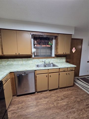 1217 S GUM Avenue, Broken Arrow, OK 74012