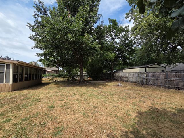 1217 S GUM Avenue, Broken Arrow, OK 74012