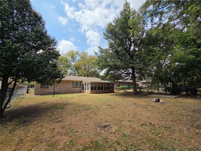 1217 S GUM Avenue, Broken Arrow, OK 74012