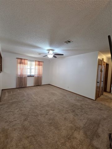 1217 S GUM Avenue, Broken Arrow, OK 74012