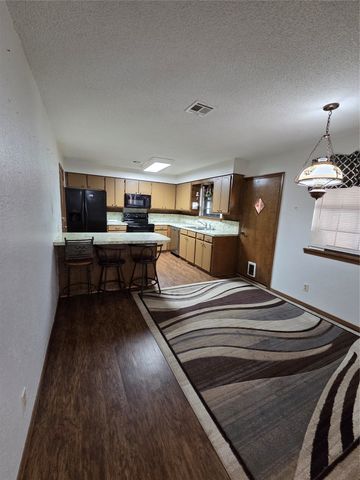 1217 S GUM Avenue, Broken Arrow, OK 74012