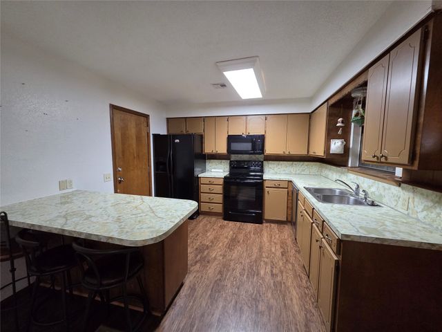 1217 S GUM Avenue, Broken Arrow, OK 74012