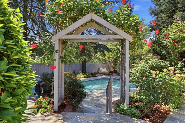 4339 Hale Ranch Ln, Fair Oaks, CA 95628