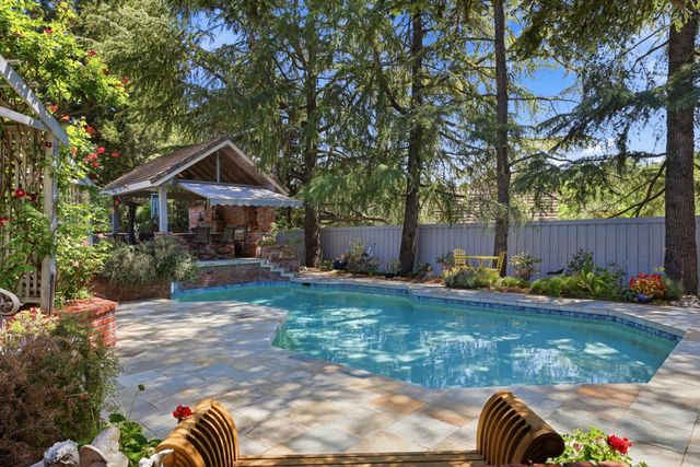 4339 Hale Ranch Ln, Fair Oaks, CA 95628
