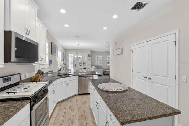 5601 KINGSLEY CORNER WAY, Lithia, FL 33547