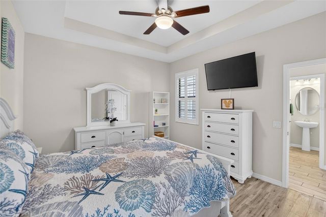 5601 KINGSLEY CORNER WAY, Lithia, FL 33547