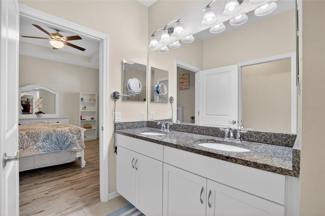 5601 KINGSLEY CORNER WAY, Lithia, FL 33547