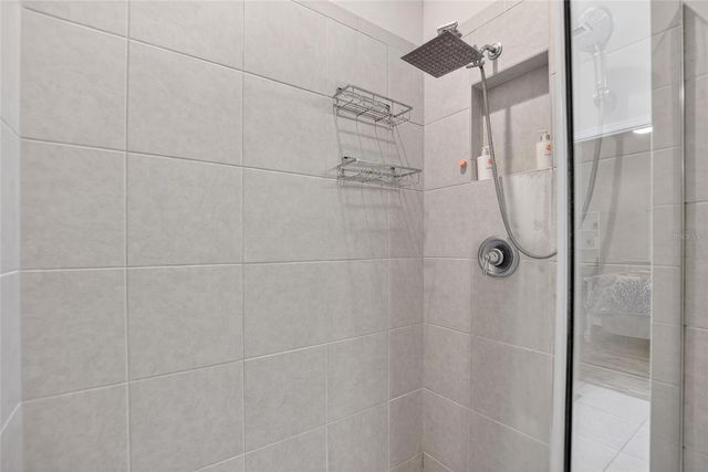 5601 KINGSLEY CORNER WAY, Lithia, FL 33547