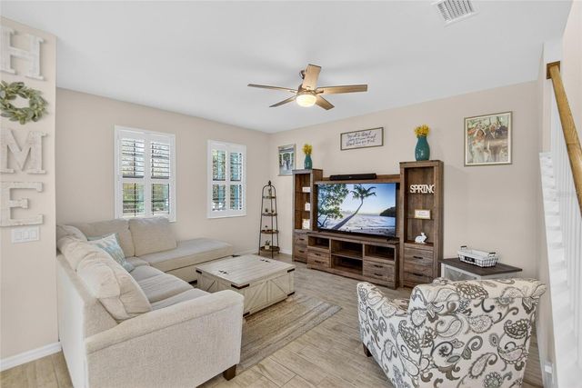 5601 KINGSLEY CORNER WAY, Lithia, FL 33547