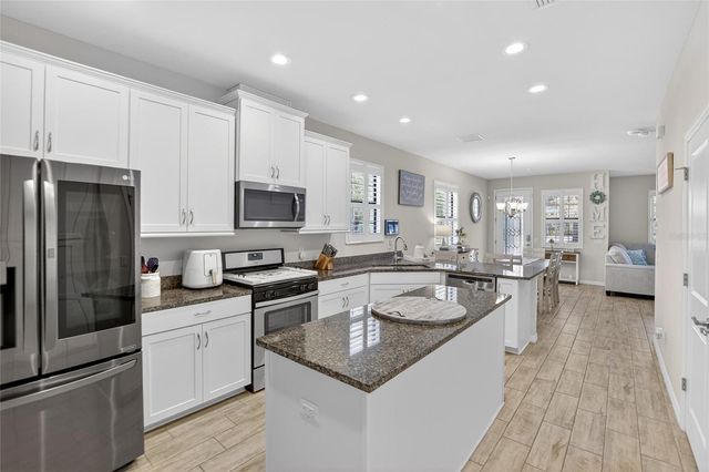 5601 KINGSLEY CORNER WAY, Lithia, FL 33547