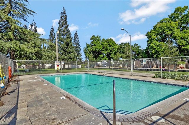 2128 Barrington Ln, Modesto, CA 95350