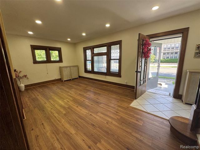 563 Eureka Road, Wyandotte, MI 48192