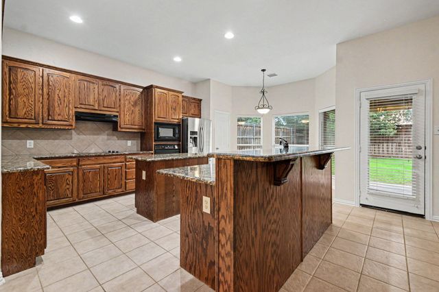 4111 Creek Hill Lane, Corinth, TX 76208