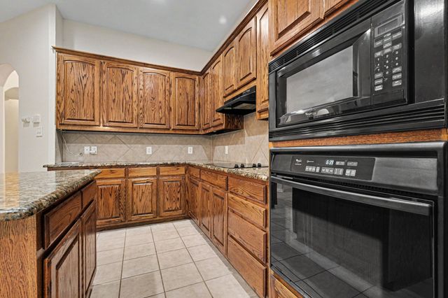 4111 Creek Hill Lane, Corinth, TX 76208